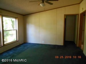 226 S Cherry Ave, White Cloud, MI 49349 photo 8