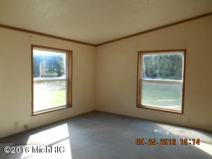 226 S Cherry Ave, White Cloud, MI 49349 photo 5