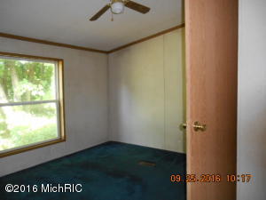 226 S Cherry Ave, White Cloud, MI 49349 photo 10