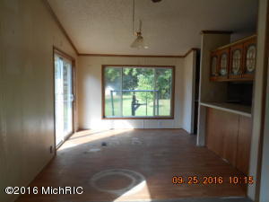 226 S Cherry Ave, White Cloud, MI 49349 photo 6
