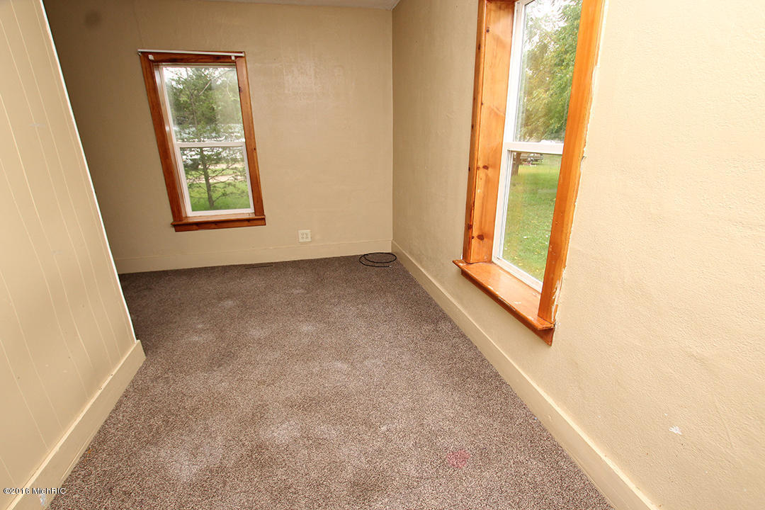 1585 S Pine Hl, White Cloud, MI 49349 photo 5
