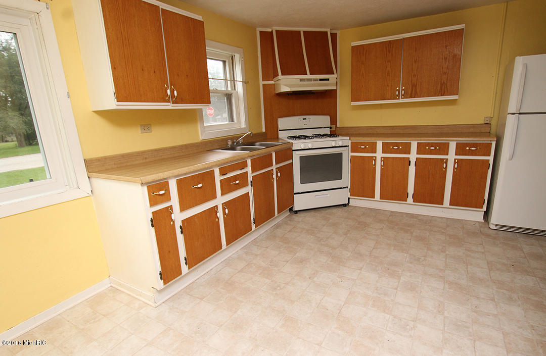 1585 S Pine Hl, White Cloud, MI 49349 photo 3
