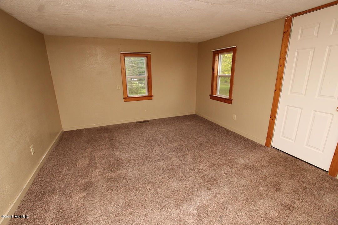 1585 S Pine Hl, White Cloud, MI 49349 photo 10