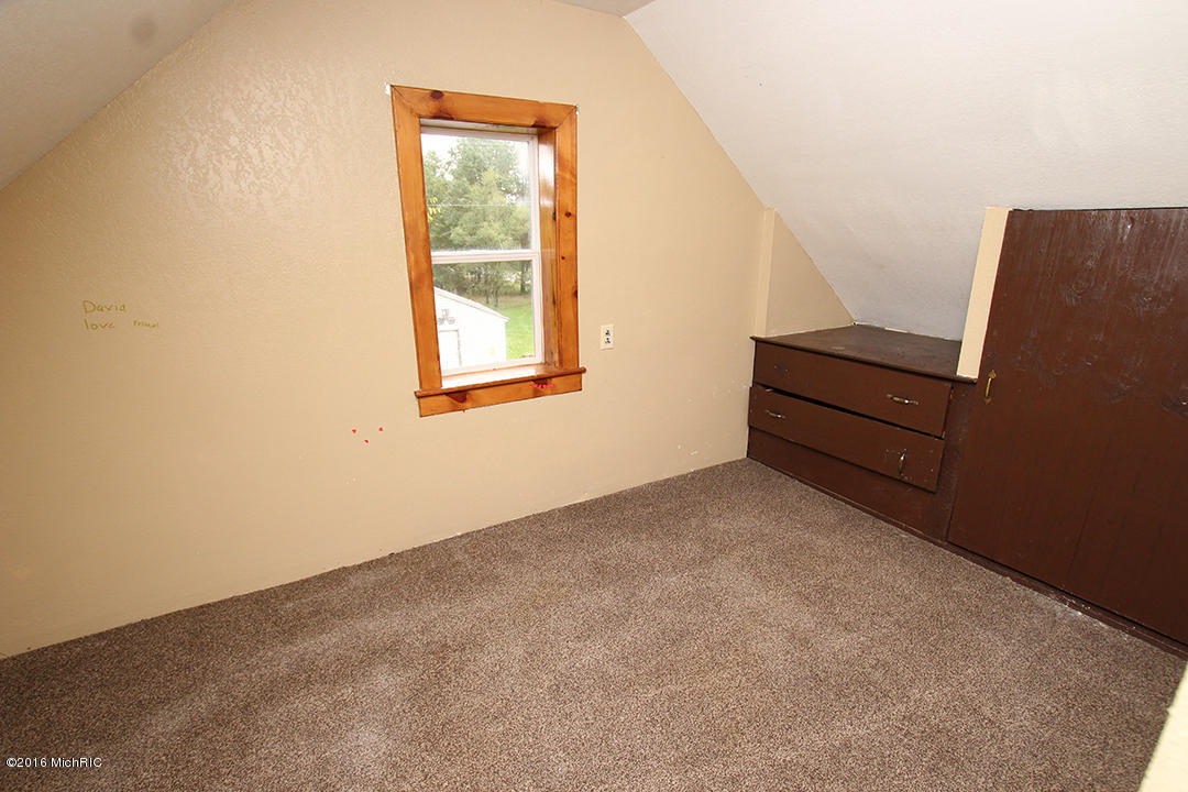 1585 S Pine Hl, White Cloud, MI 49349 photo 11