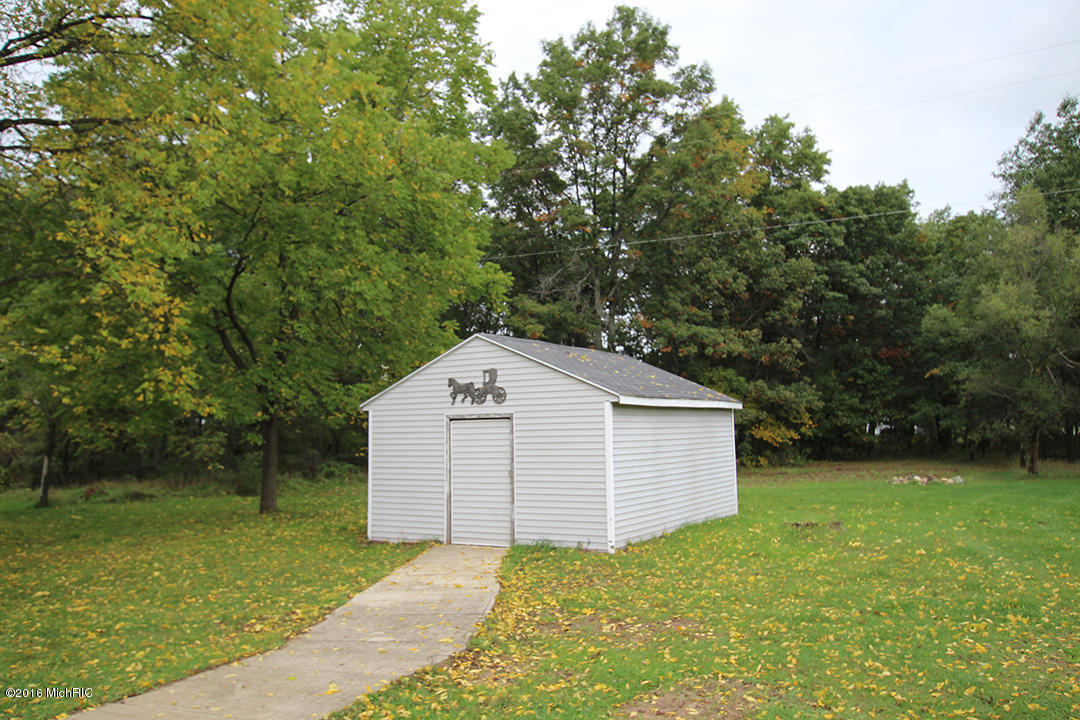 1585 S Pine Hl, White Cloud, MI 49349 photo 2