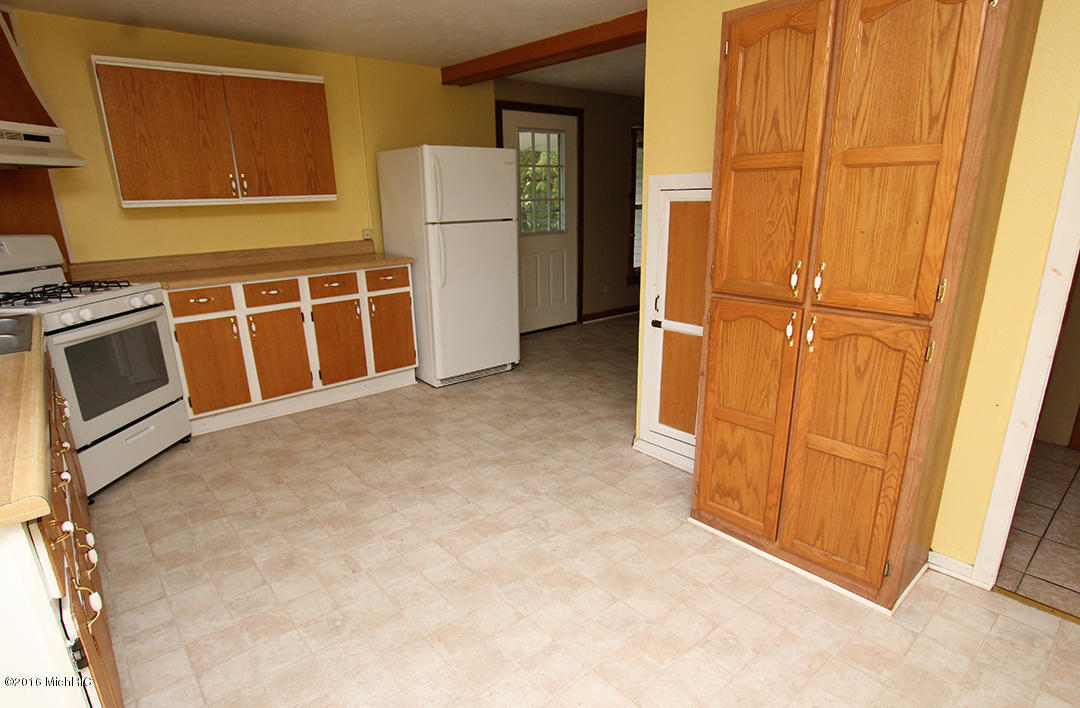 1585 S Pine Hl, White Cloud, MI 49349 photo 4