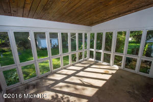 518 E Darwin, Cassopolis, MI 49031 photo 3