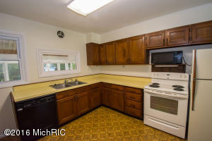 518 E Darwin, Cassopolis, MI 49031 photo 9