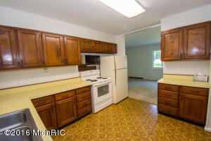 518 E Darwin, Cassopolis, MI 49031 photo 2