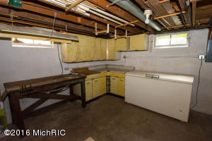 518 E Darwin, Cassopolis, MI 49031 photo 15