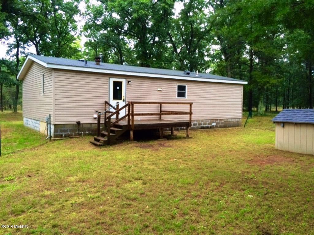 10 E 17 Mile Rd, Bitely, MI 49309 photo 2