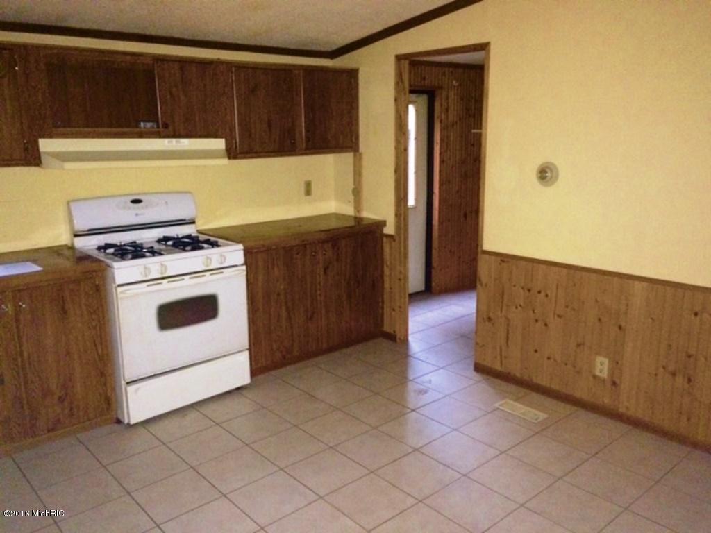 10 E 17 Mile Rd, Bitely, MI 49309 photo 6