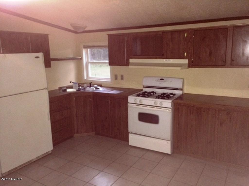 10 E 17 Mile Rd, Bitely, MI 49309 photo 5