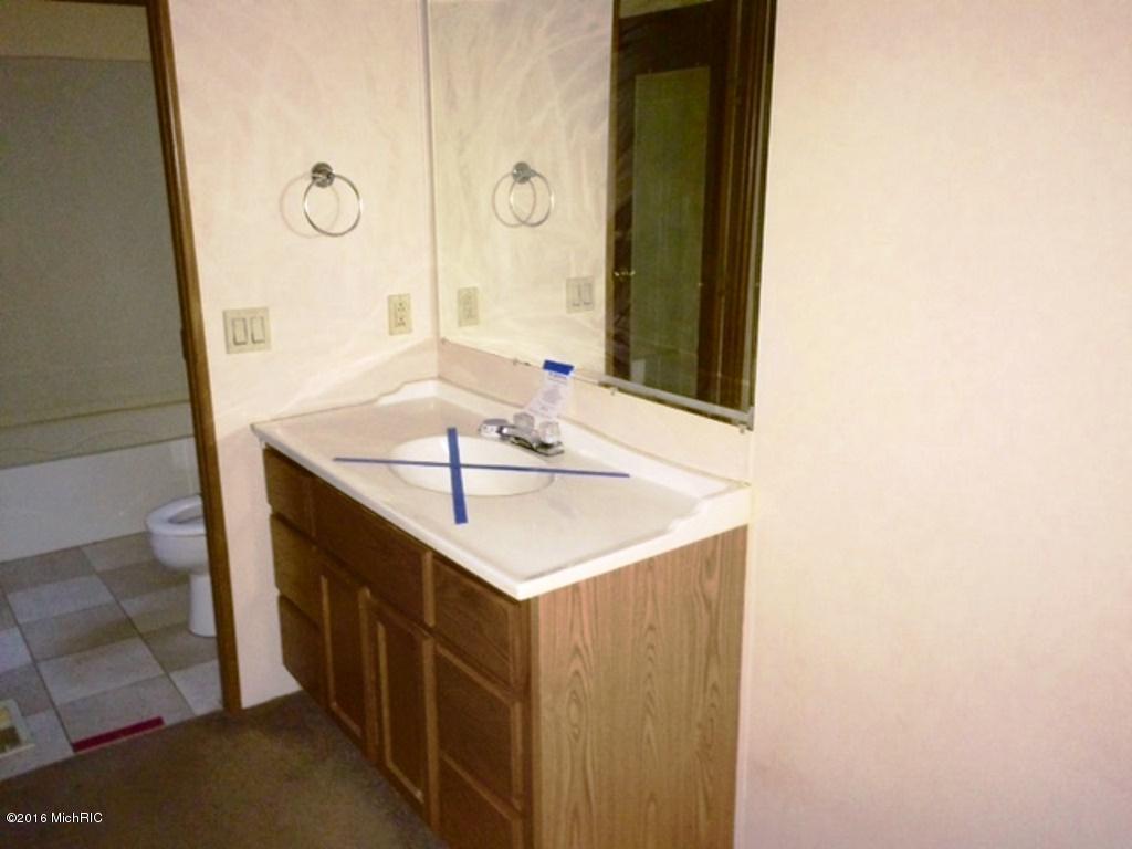 10 E 17 Mile Rd, Bitely, MI 49309 photo 9
