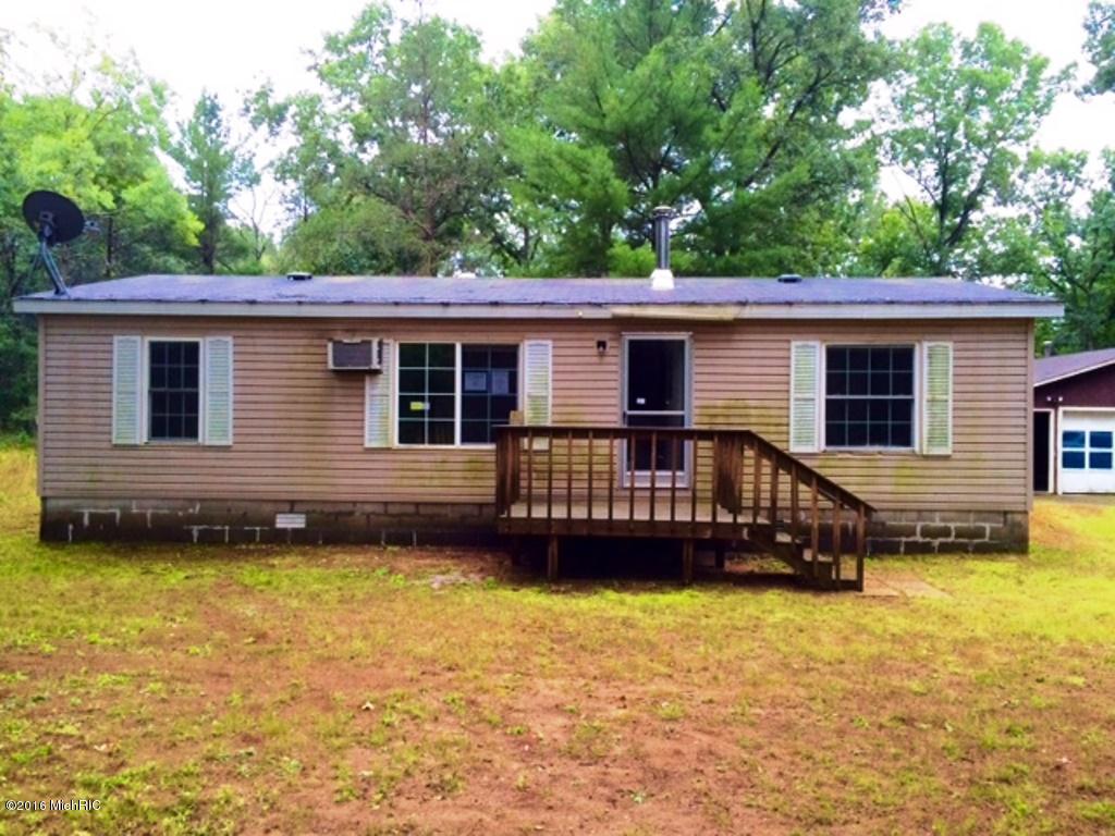 10 E 17 Mile Rd, Bitely, MI 49309 photo 1