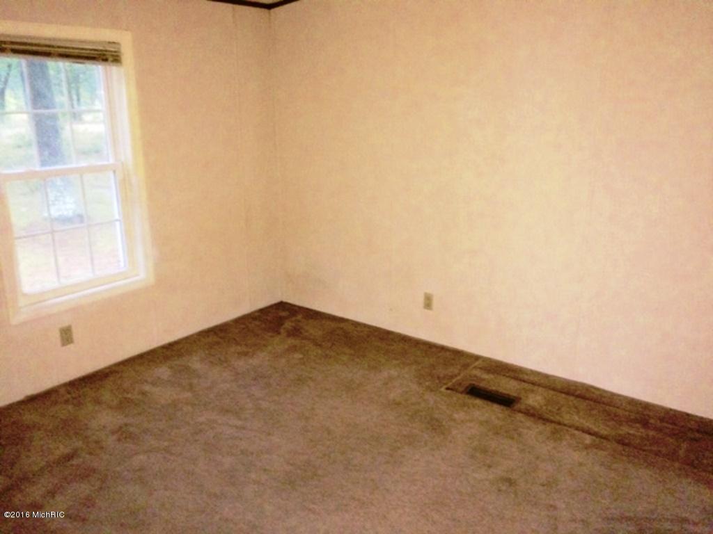 10 E 17 Mile Rd, Bitely, MI 49309 photo 11