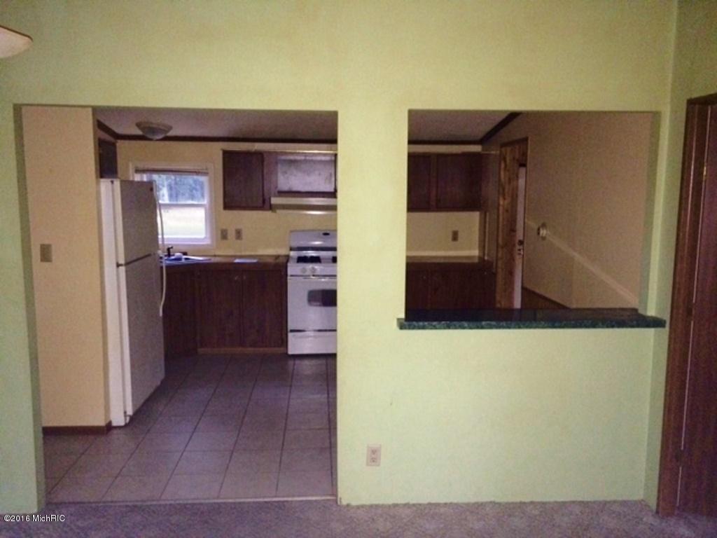 10 E 17 Mile Rd, Bitely, MI 49309 photo 4