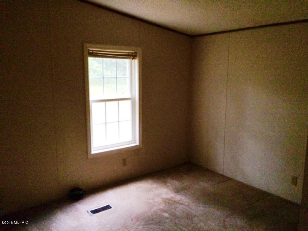 10 E 17 Mile Rd, Bitely, MI 49309 photo 12