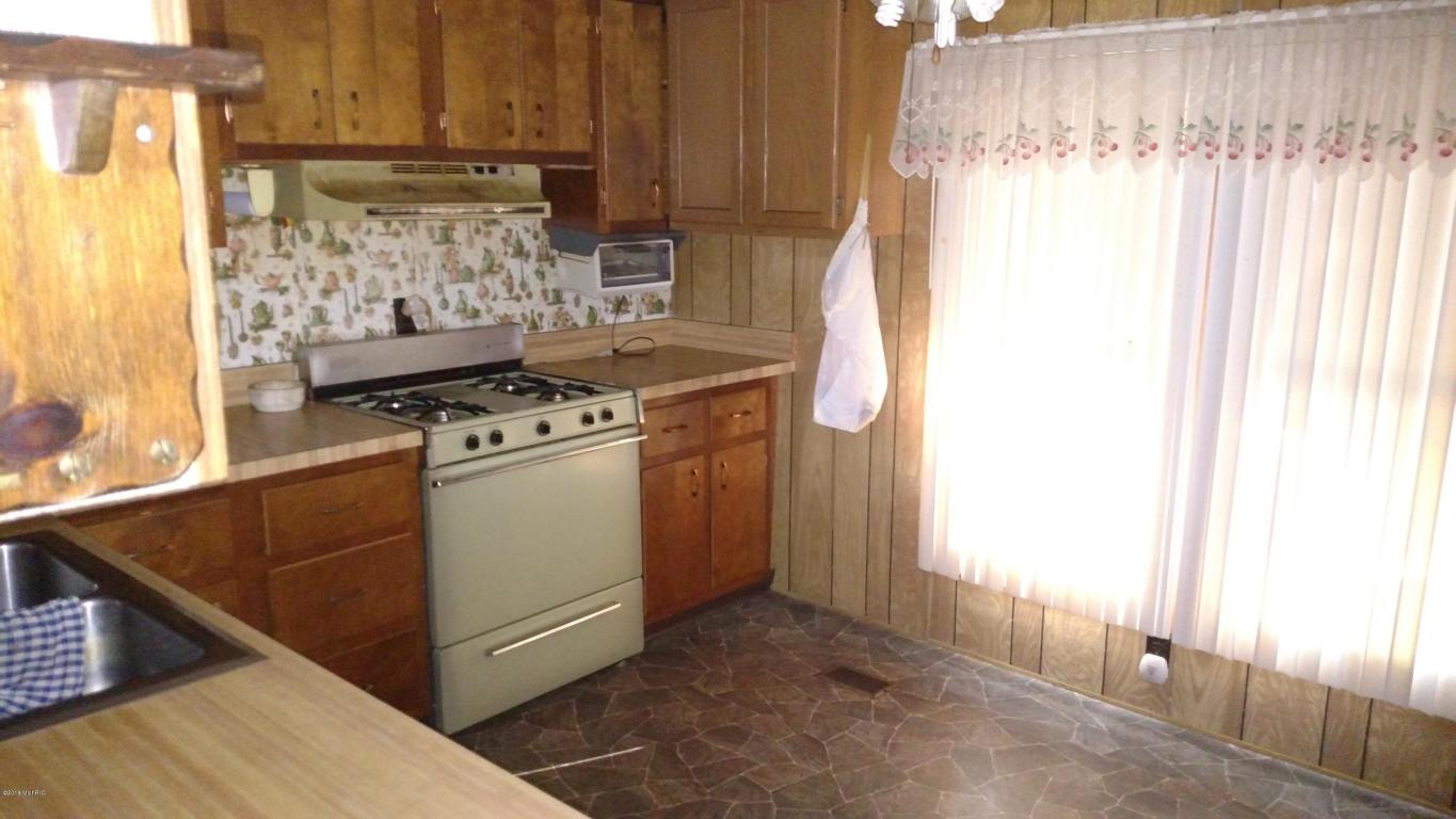 1277 Shepard Rd, Crystal, MI 48818 photo 4