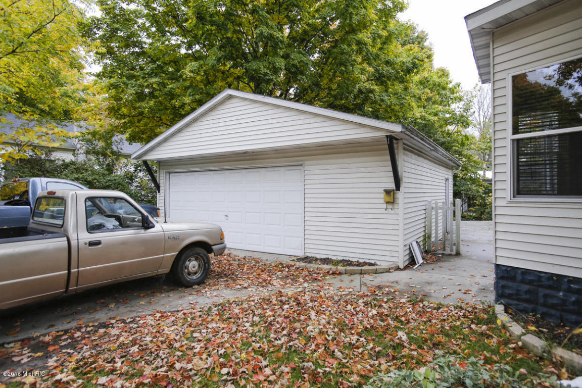223 W Grant St, Plainwell, MI 49080 photo 25