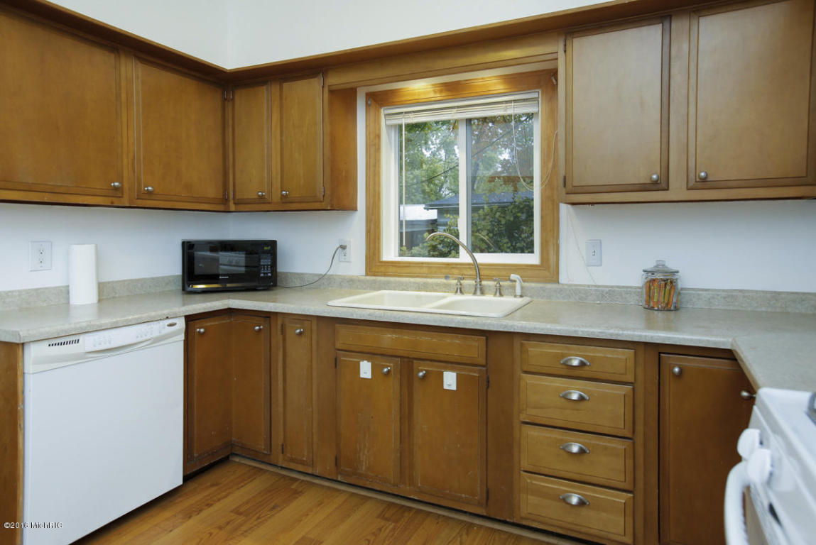 223 W Grant St, Plainwell, MI 49080 photo 8
