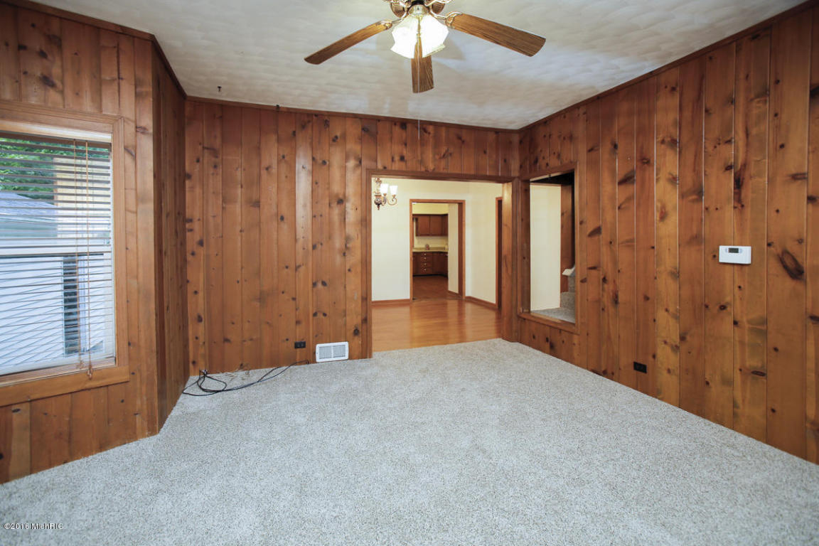 223 W Grant St, Plainwell, MI 49080 photo 6
