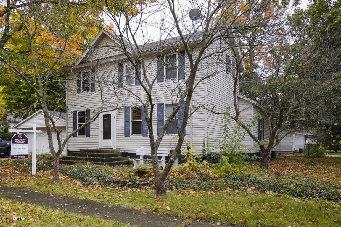 223 W Grant St, Plainwell, MI 49080 photo 1