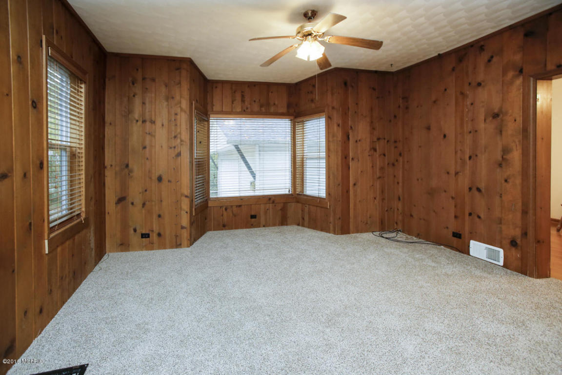 223 W Grant St, Plainwell, MI 49080 photo 5