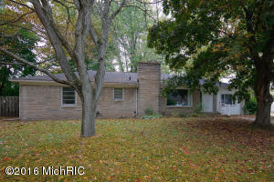 202 Cottage St, Plainwell, MI 49080 photo 2