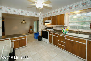 202 Cottage St, Plainwell, MI 49080 photo 8