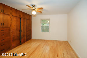 202 Cottage St, Plainwell, MI 49080 photo 10