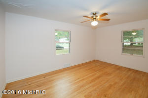 202 Cottage St, Plainwell, MI 49080 photo 12