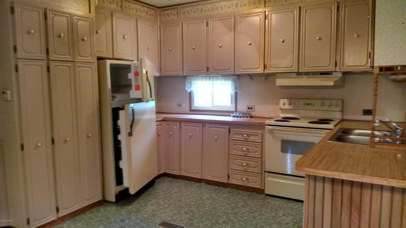 400 E Walnut St, Carson City, MI 48811 photo 2