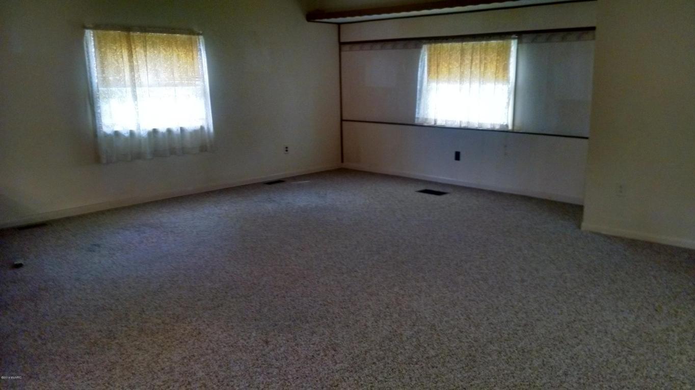 400 E Walnut St, Carson City, MI 48811 photo 4