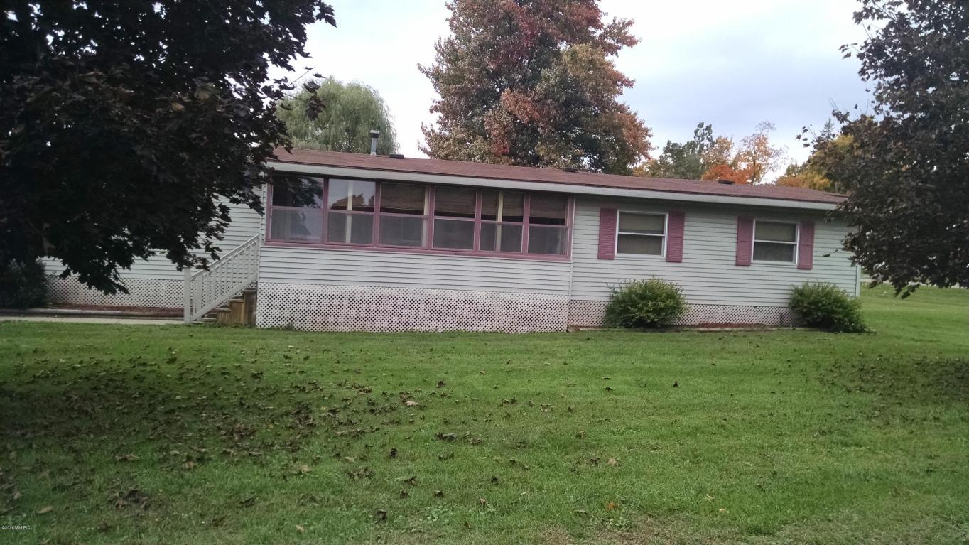 400 E Walnut St, Carson City, MI 48811 photo 1