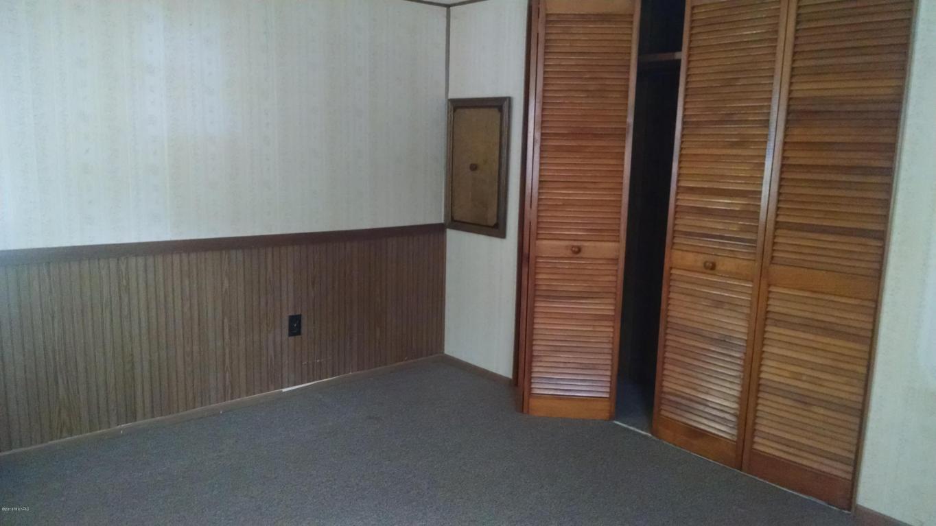400 E Walnut St, Carson City, MI 48811 photo 7