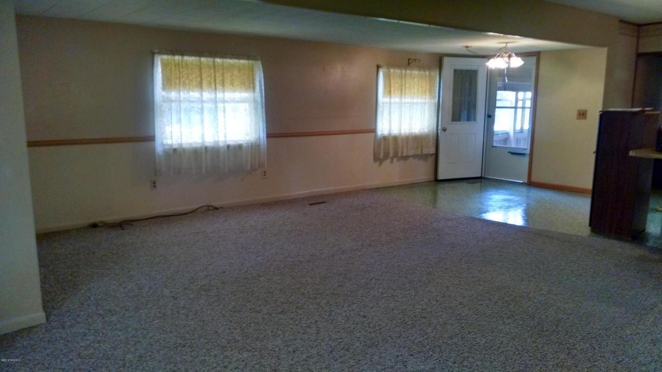 400 E Walnut St, Carson City, MI 48811 photo 5