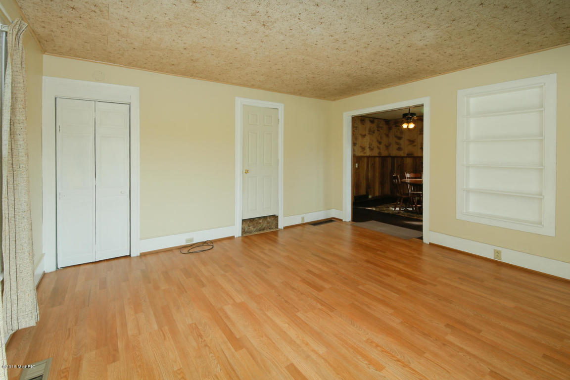 1161 106th Ave, Plainwell, MI 49080 photo 4