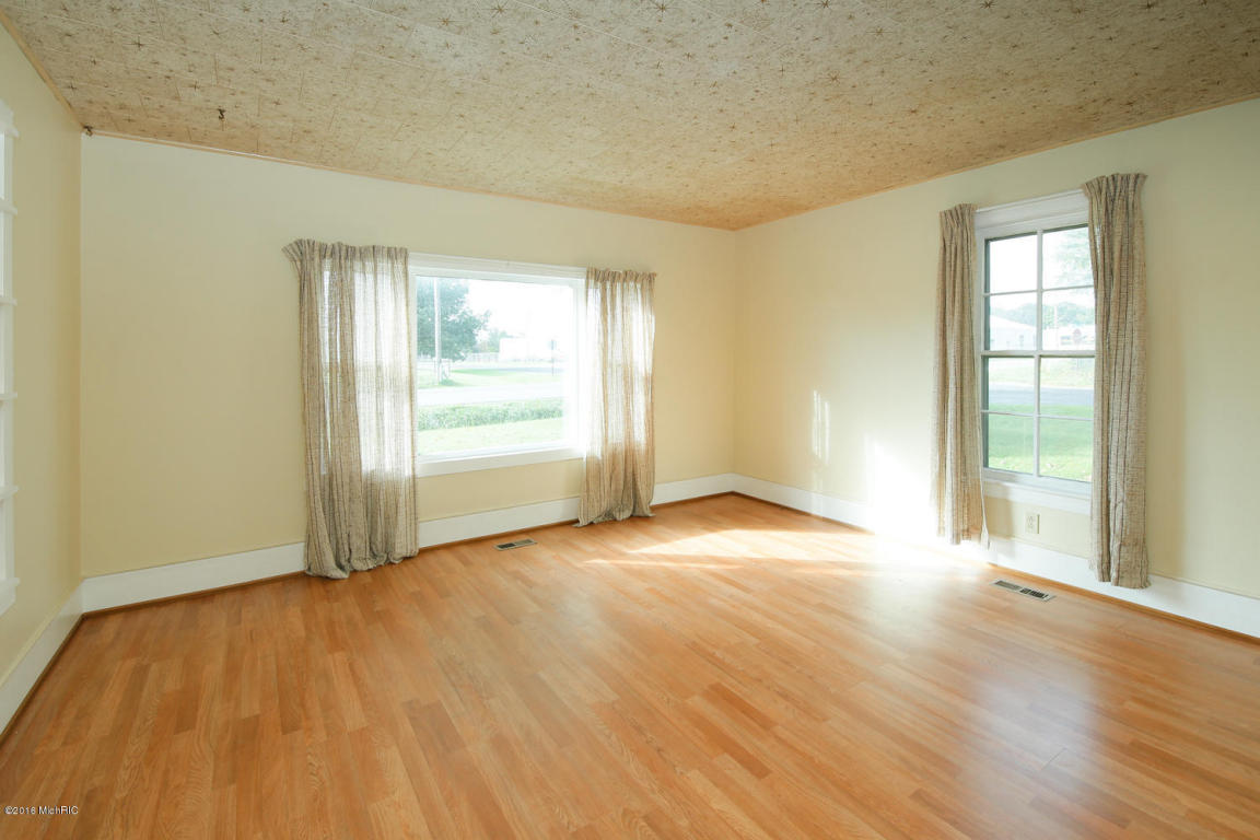 1161 106th Ave, Plainwell, MI 49080 photo 3