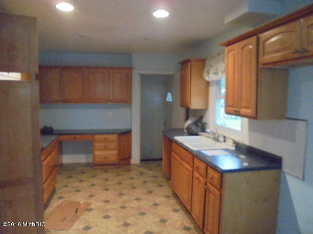 805 Wright Ave, Alma, MI 48801 photo 10