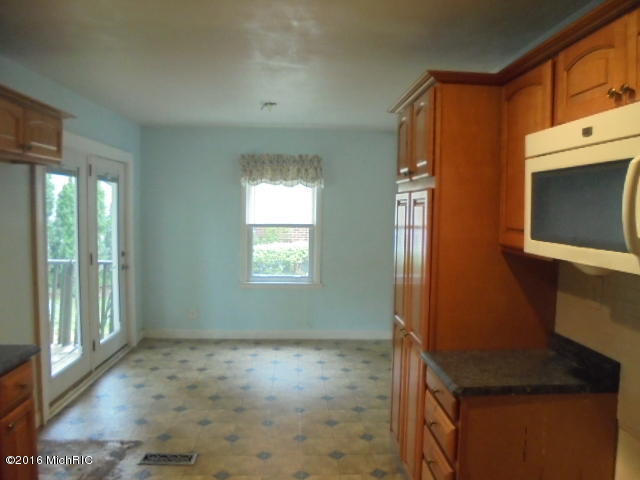 805 Wright Ave, Alma, MI 48801 photo 11