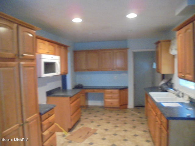 805 Wright Ave, Alma, MI 48801 photo 9