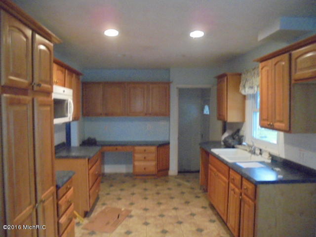 805 Wright Ave, Alma, MI 48801 photo 8
