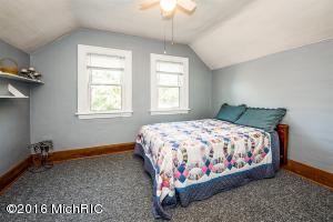 311 Sylvan St, Buchanan, MI 49107 photo 8