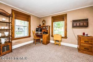 311 Sylvan St, Buchanan, MI 49107 photo 5