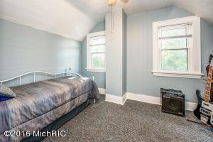 311 Sylvan St, Buchanan, MI 49107 photo 9