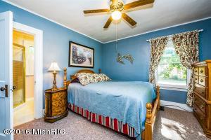 311 Sylvan St, Buchanan, MI 49107 photo 6