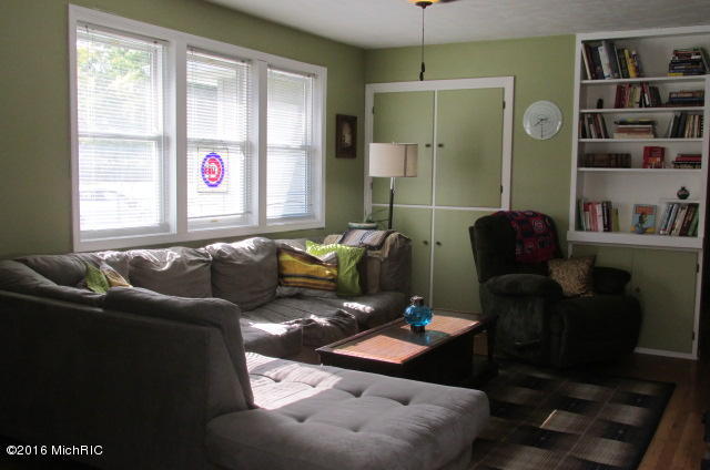 1631 Cherry St, Niles, MI 49120 photo 4
