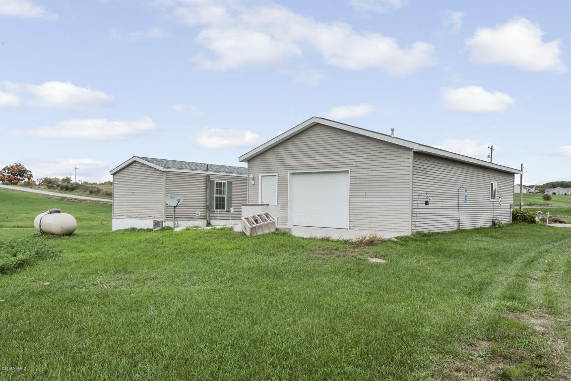 4084 35th St, Dorr, MI 49323 photo 2