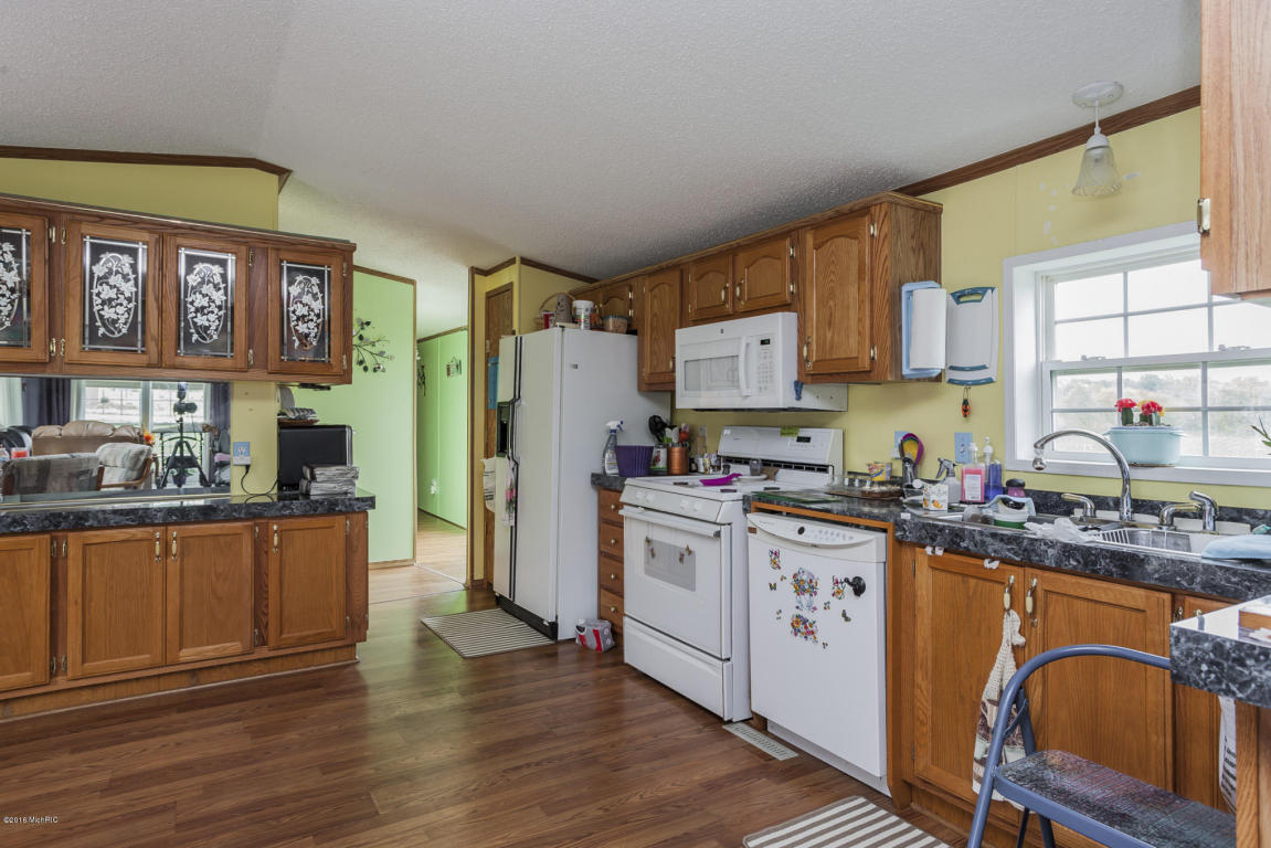 4084 35th St, Dorr, MI 49323 photo 11